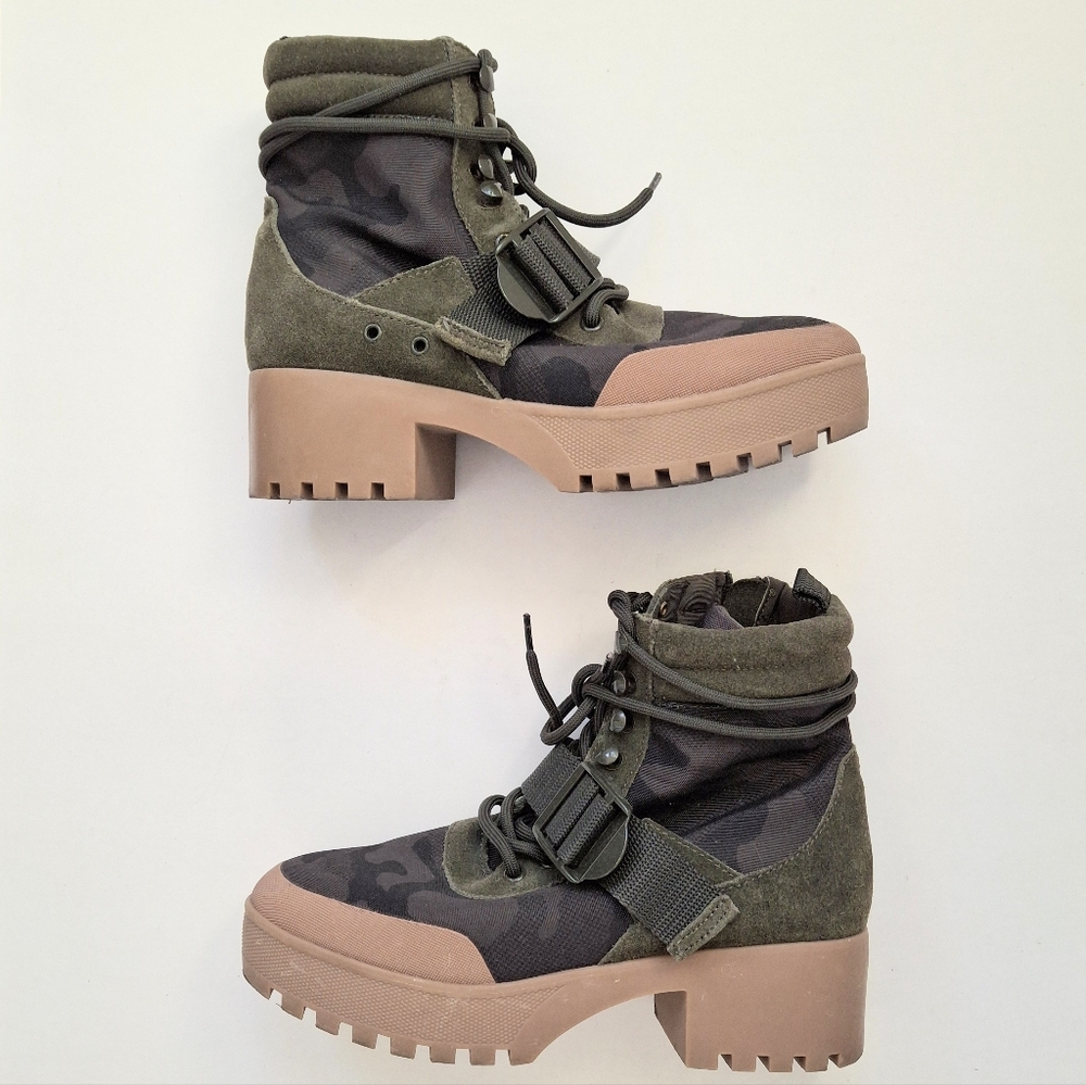 STEVE MADDEN "Nayra" Lug Sole Lace-up Camo Green Suede Fabric Ankle Boots-Size 8